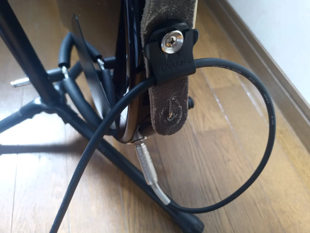 ストラップロックシールド通した状況横