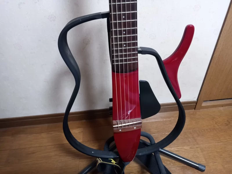【サイレントギターYAMAHA SLG-100S ヤマハ】専用ケース付・弦交換済 ヤマハ ヤマハ サイレントギター SLG-100S（スチール弦）の弦交換